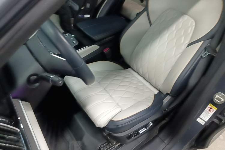 Used BYD Tang New Energy 2022 EV 730KM Luxury Model Left Front Seat