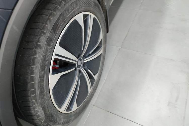 Used BYD Tang New Energy 2022 DM-p 215 km All-Wheel-Drive Deluxe Model Left Front Wheel Hub