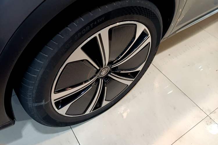 Used BYD Tang New Energy 2022 EV 635 km All-Wheel-Drive Flagship Model Left Front Wheel Hub