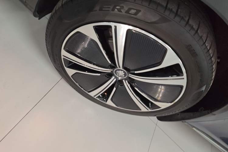 Used BYD Tang New Energy 2022 EV 635 km All-Wheel-Drive Flagship Model Left Front Wheel Hub
