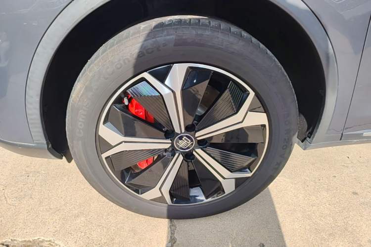 Used BYD Tang New Energy 2022 EV 730KM Luxury Model Left Front Wheel Hub