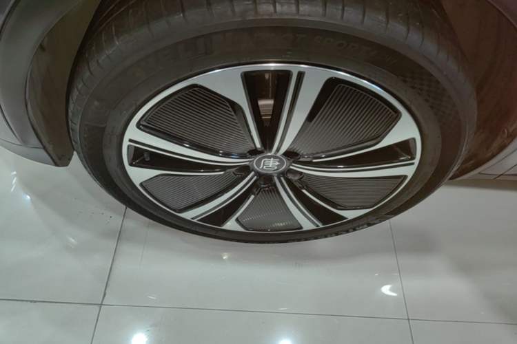 Used BYD Tang New Energy 2022 DM-p 215KM Four-Wheel Drive Flagship Model Left Front Wheel Hub