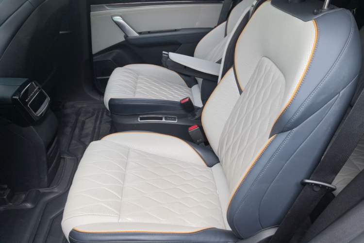 Used BYD Tang New Energy 2022 EV 635 km All-Wheel-Drive Flagship Model Left Rear Seat