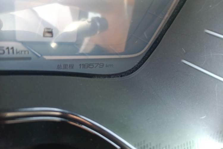 Used BYD Tang New Energy 2022 DM-p 215 km All-Wheel-Drive Deluxe Model Odometer Close Up