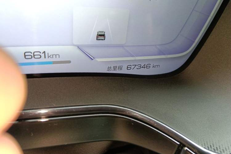 Used BYD Tang New Energy 2022 EV 730KM Luxury Model Odometer Close Up