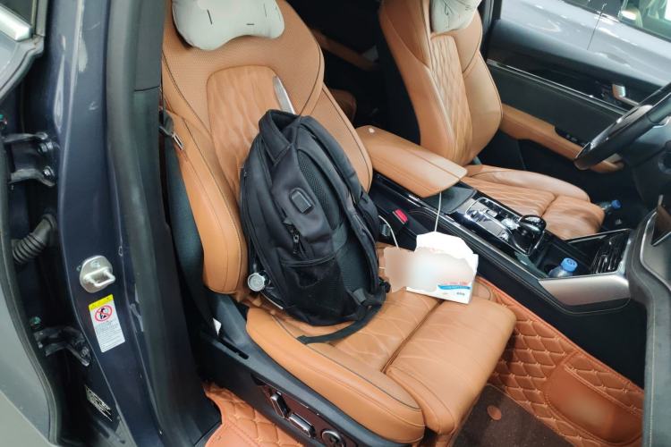 Used BYD Tang New Energy 2022 DM-p 215 km All-Wheel-Drive Deluxe Model Right Front Seat