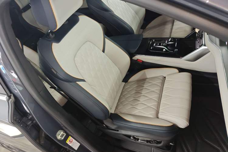 Used BYD Tang New Energy 2022 EV 635 km All-Wheel-Drive Flagship Model Right Front Seat