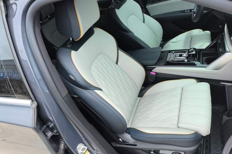 Used BYD Tang New Energy 2022 EV 730KM Luxury Model Right Front Seat
