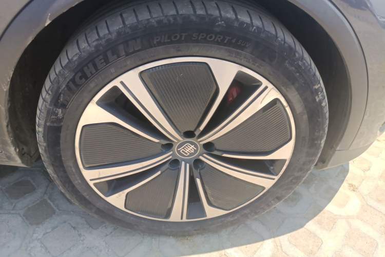 Used BYD Tang New Energy 2022 DM-p 215 km All-Wheel-Drive Deluxe Model Right Front Wheel Hub