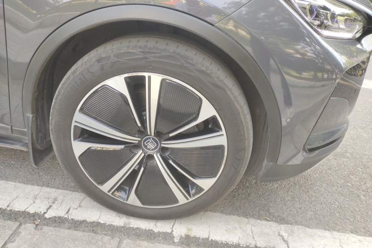 Used BYD Tang New Energy 2022 DM-p 215KM Four-Wheel Drive Flagship Model Right Front Wheel Hub