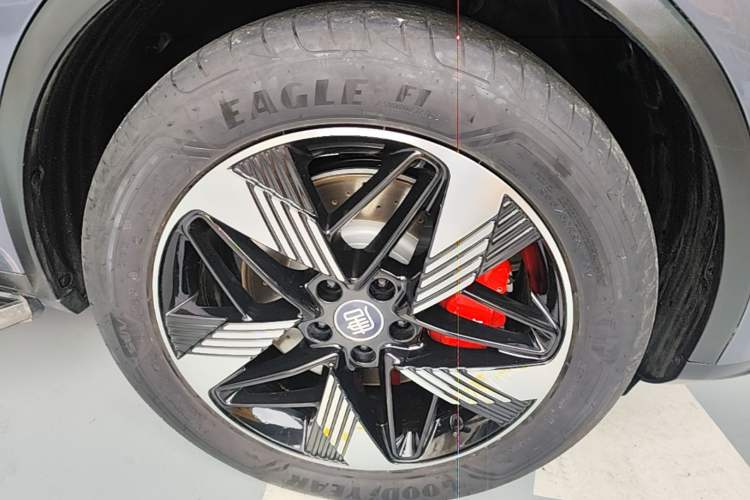 Used BYD Tang New Energy 2022 DM-i 252km Luxury Model Right Front Wheel Hub