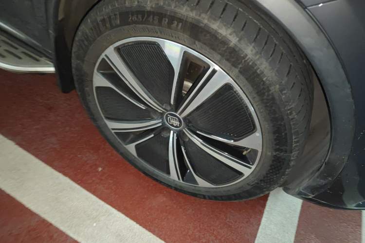 Used BYD Tang New Energy 2022 EV 635 km All-Wheel-Drive Flagship Model Right Front Wheel Hub
