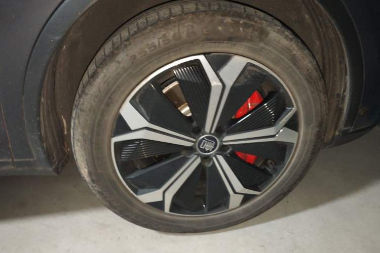 Used BYD Tang New Energy 2022 EV 730KM Luxury Model Right Front Wheel Hub