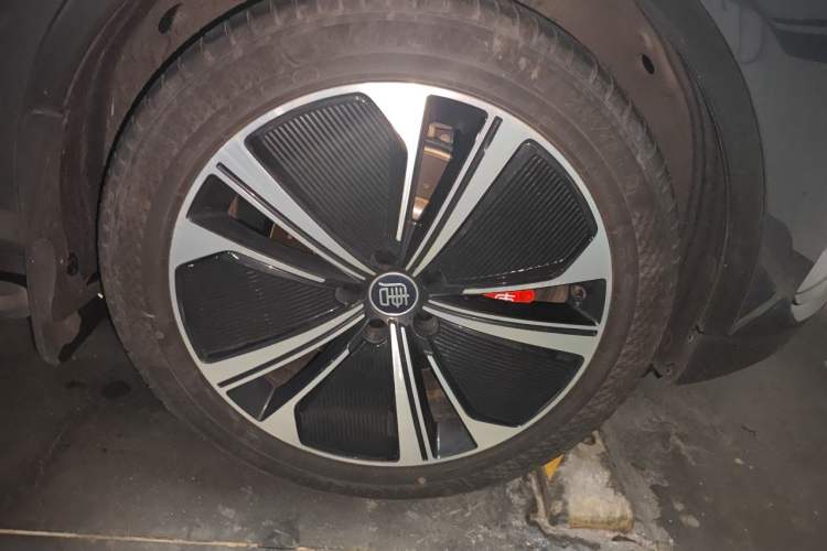 Used BYD Tang New Energy 2022 DM-p 215 km All-Wheel-Drive Deluxe Model Right Front Wheel Hub