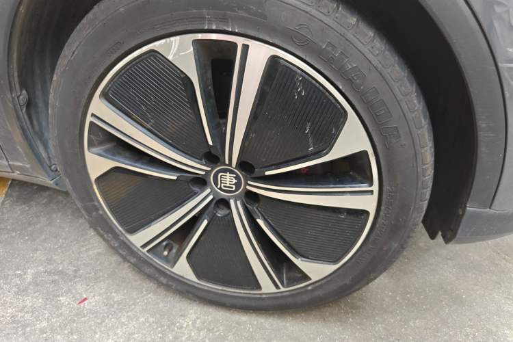 Used BYD Tang New Energy 2022 DM-p 215KM Four-Wheel Drive Flagship Model Right Front Wheel Hub