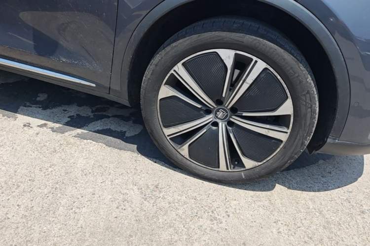 Used BYD Tang New Energy 2022 EV 635 km All-Wheel-Drive Flagship Model Right Front Wheel Hub