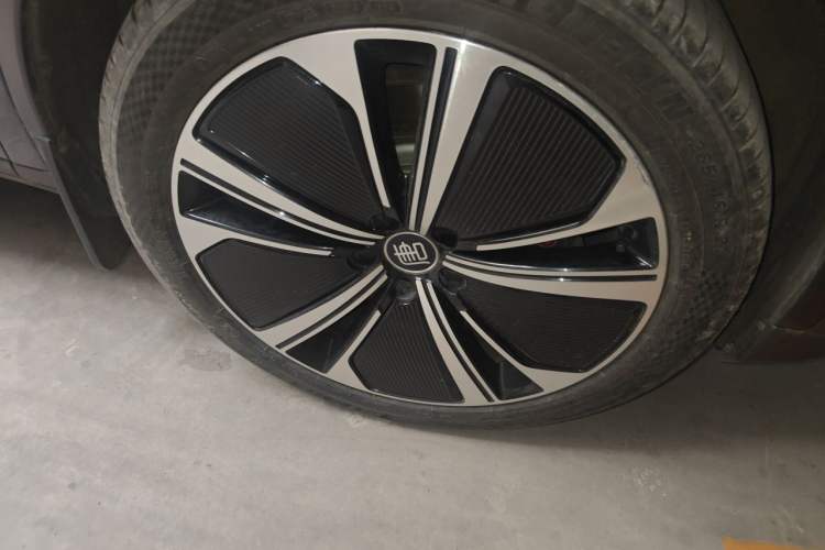 Used BYD Tang New Energy 2022 DM-p 215KM Four-Wheel Drive Flagship Model Right Front Wheel Hub