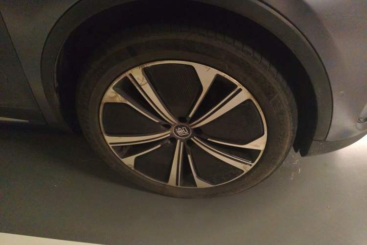 Used BYD Tang New Energy 2022 DM-p 215KM Four-Wheel Drive Flagship Model Right Front Wheel Hub