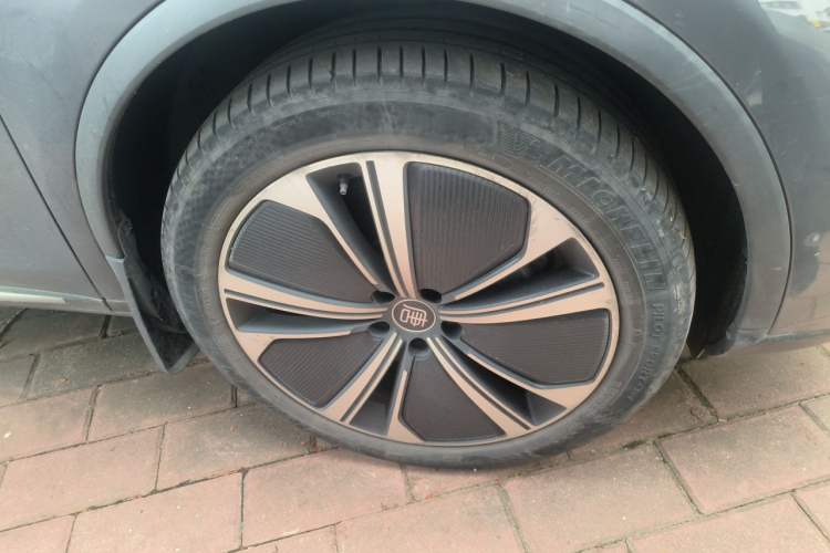 Used BYD Tang New Energy 2022 EV 635 km All-Wheel-Drive Flagship Model Right Front Wheel Hub