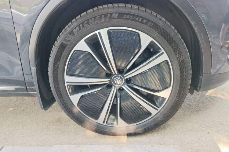 Used BYD Tang New Energy 2022 DM-p 215KM Four-Wheel Drive Flagship Model Right Front Wheel Hub