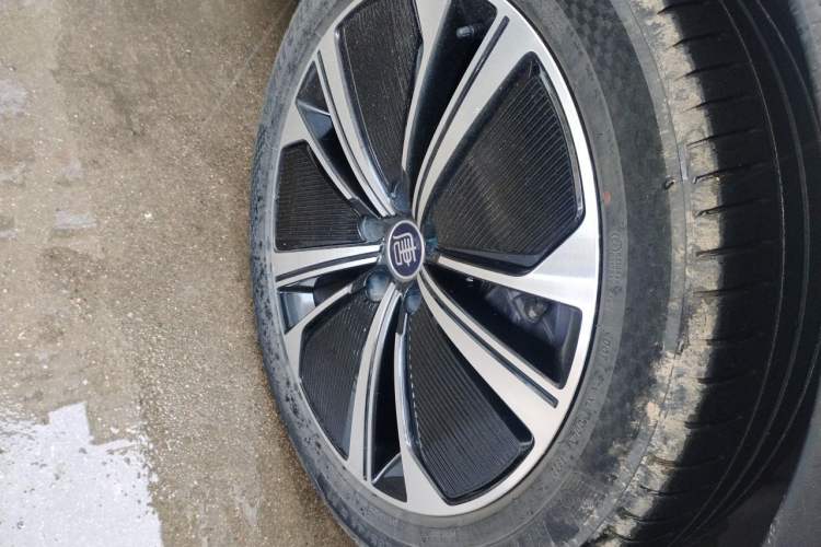 Used BYD Tang New Energy 2022 DM-p 215KM Four-Wheel Drive Flagship Model Right Front Wheel Hub