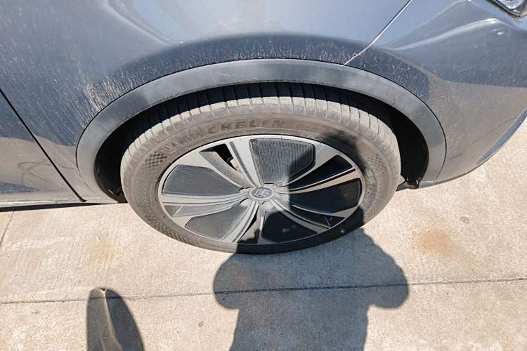 Used BYD Tang New Energy 2022 EV 635 km All-Wheel-Drive Flagship Model Right Front Wheel Hub