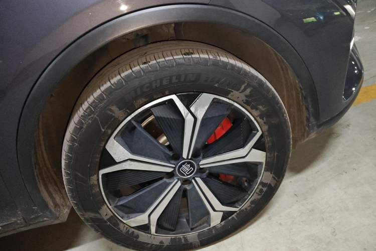 Used BYD Tang New Energy 2022 EV 730KM Luxury Model Right Front Wheel Hub
