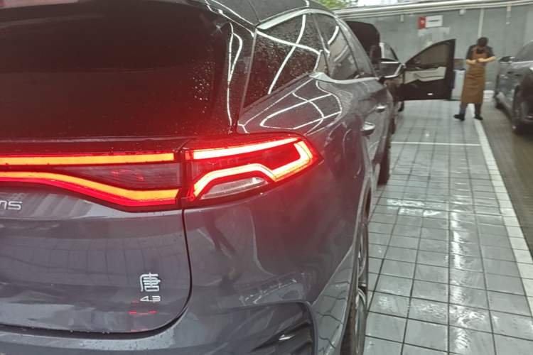 Used BYD Tang New Energy 2022 DM-p 215KM Four-Wheel Drive Flagship Model Right Rear Taillight