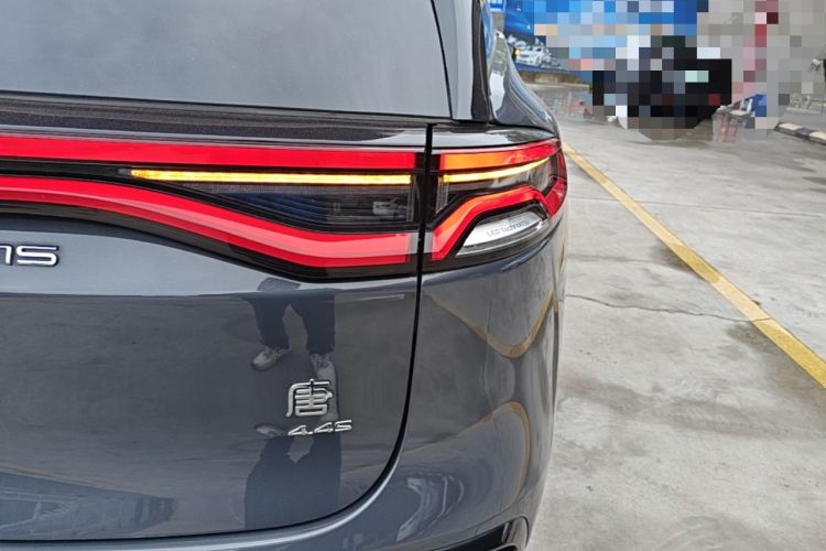 Used BYD Tang New Energy 2022 EV 635 km All-Wheel-Drive Flagship Model Right Rear Taillight