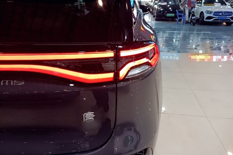 Used BYD Tang New Energy 2022 EV 635 km All-Wheel-Drive Flagship Model Right Rear Taillight