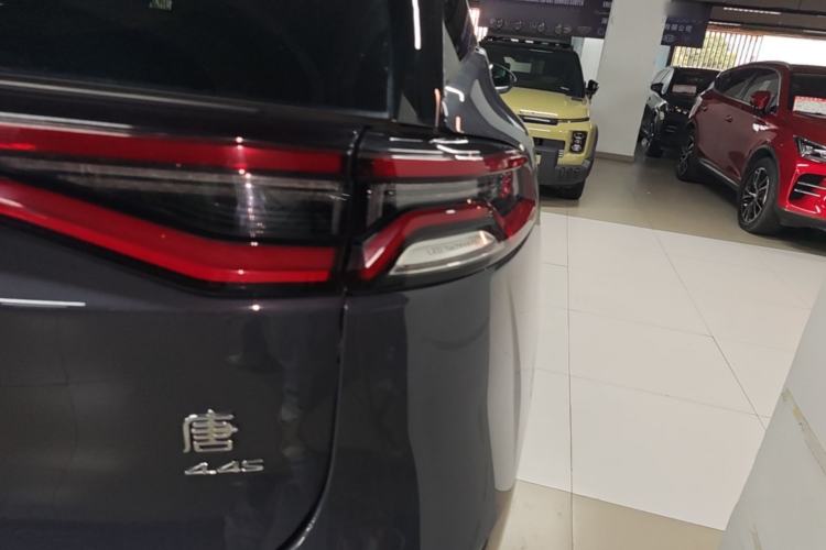 Used BYD Tang New Energy 2022 EV 635 km All-Wheel-Drive Flagship Model Right Rear Taillight