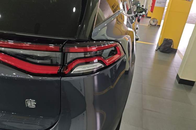 Used BYD Tang New Energy 2022 EV 730KM Luxury Model Right Rear Taillight