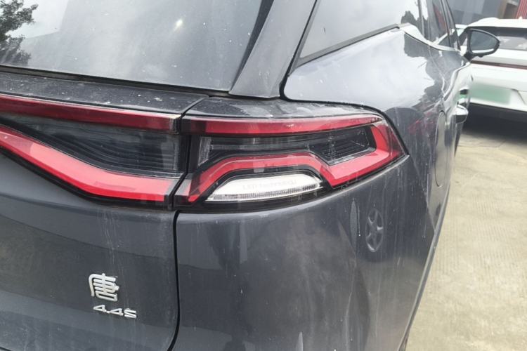 Used BYD Tang New Energy 2022 EV 635 km All-Wheel-Drive Flagship Model Right Rear Taillight
