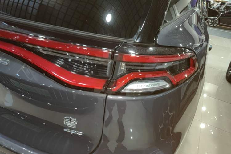 Used BYD Tang New Energy 2022 DM-p 215KM Four-Wheel Drive Flagship Model Right Rear Taillight