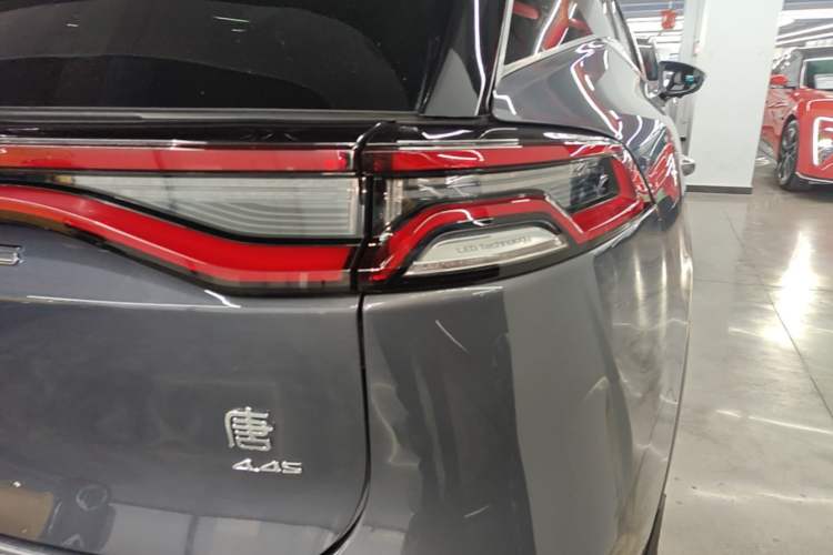 Used BYD Tang New Energy 2022 EV 635 km All-Wheel-Drive Flagship Model Right Rear Taillight