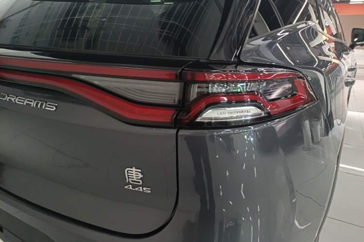 Used BYD Tang New Energy 2022 EV 635 km All-Wheel-Drive Flagship Model Right Rear Taillight