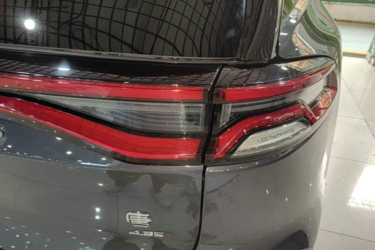 Used BYD Tang New Energy 2022 DM-p 215KM Four-Wheel Drive Flagship Model Right Rear Taillight