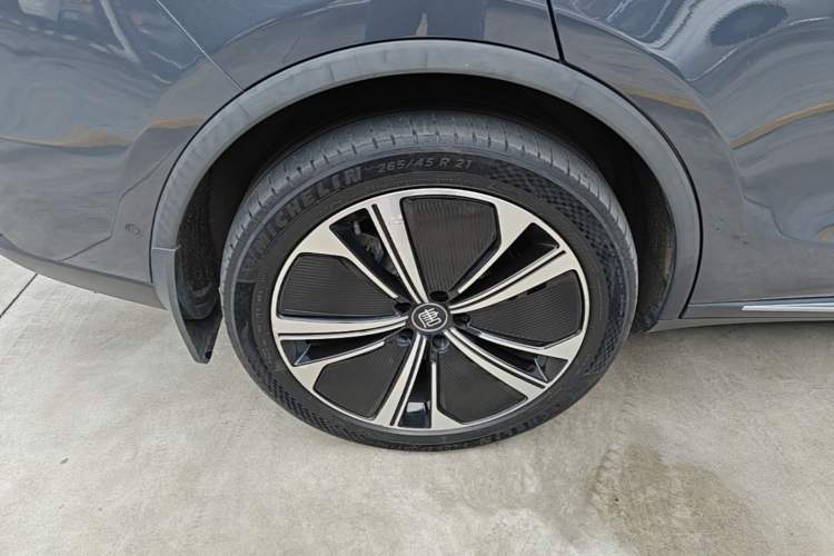 Used BYD Tang New Energy 2022 EV 635 km All-Wheel-Drive Flagship Model Right Rear Wheel Hub