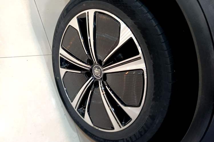 Used BYD Tang New Energy 2022 EV 635 km All-Wheel-Drive Flagship Model Right Rear Wheel Hub