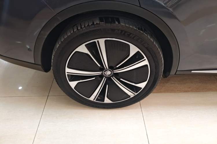 Used BYD Tang New Energy 2022 EV 635 km All-Wheel-Drive Flagship Model Right Rear Wheel Hub