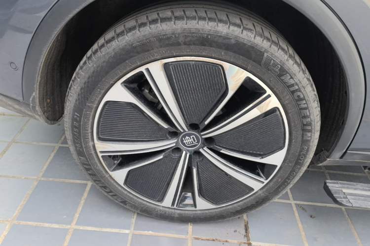 Used BYD Tang New Energy 2022 EV 635 km All-Wheel-Drive Flagship Model Right Rear Wheel Hub