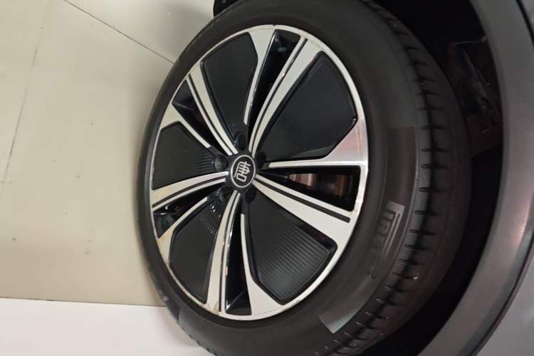 Used BYD Tang New Energy 2022 EV 635 km All-Wheel-Drive Flagship Model Right Rear Wheel Hub