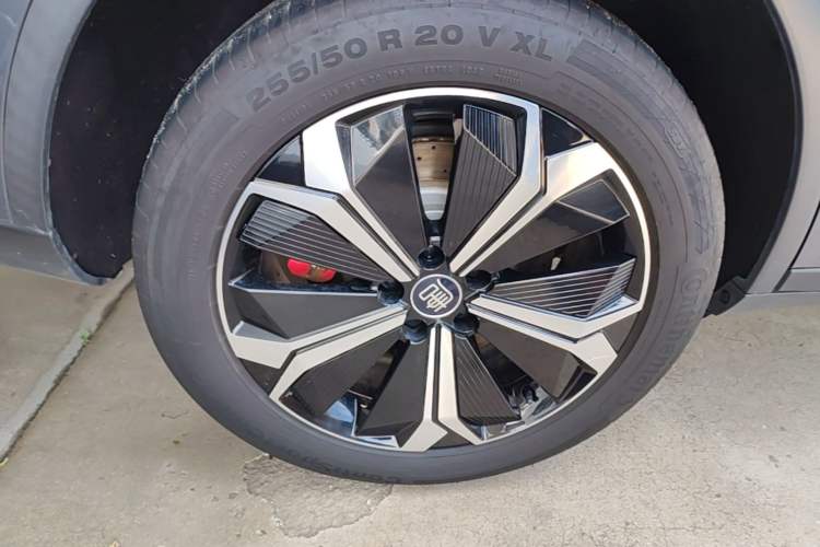 Used BYD Tang New Energy 2022 EV 730KM Luxury Model Right Rear Wheel Hub