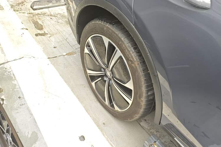 Used BYD Tang New Energy 2022 DM-p 215 km All-Wheel-Drive Deluxe Model Right Rear Wheel Hub