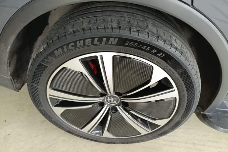 Used BYD Tang New Energy 2022 DM-p 215 km All-Wheel-Drive Deluxe Model Right Rear Wheel Hub