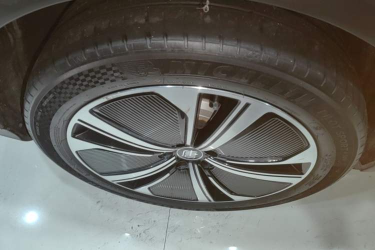 Used BYD Tang New Energy 2022 DM-p 215KM Four-Wheel Drive Flagship Model Right Rear Wheel Hub