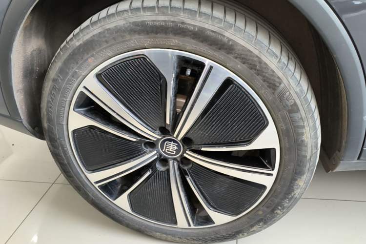 Used BYD Tang New Energy 2022 EV 635 km All-Wheel-Drive Flagship Model Right Rear Wheel Hub