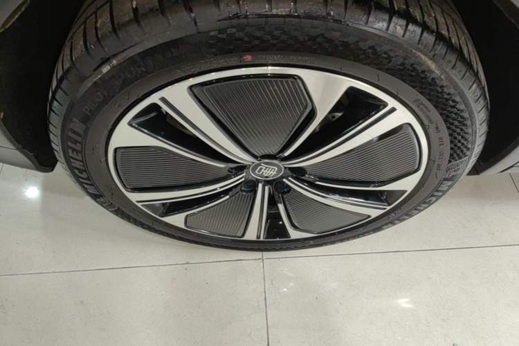 Used BYD Tang New Energy 2022 DM-p 215KM Four-Wheel Drive Flagship Model Right Rear Wheel Hub