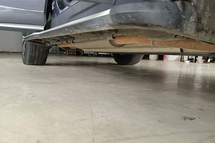 Used BYD Tang New Energy 2022 DM-p 215 km All-Wheel-Drive Deluxe Model Right Side Sill
