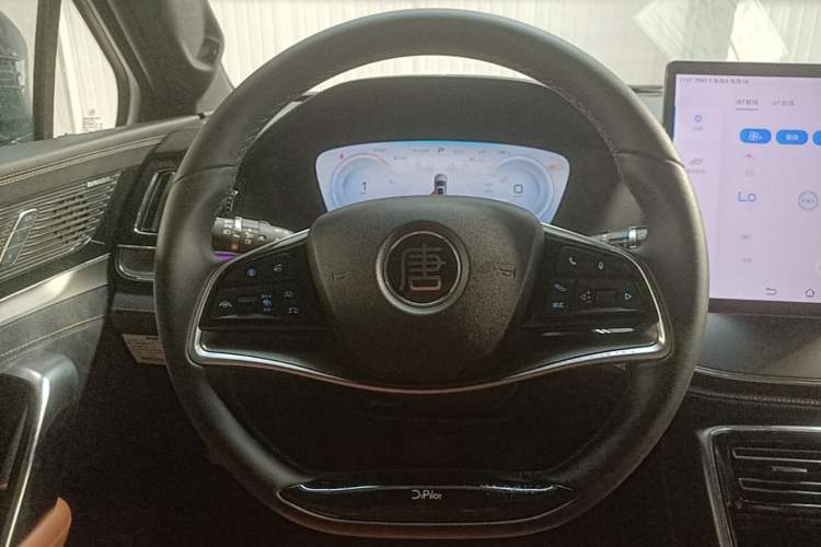 Used BYD Tang New Energy 2022 EV 730KM Luxury Model Steering Wheel